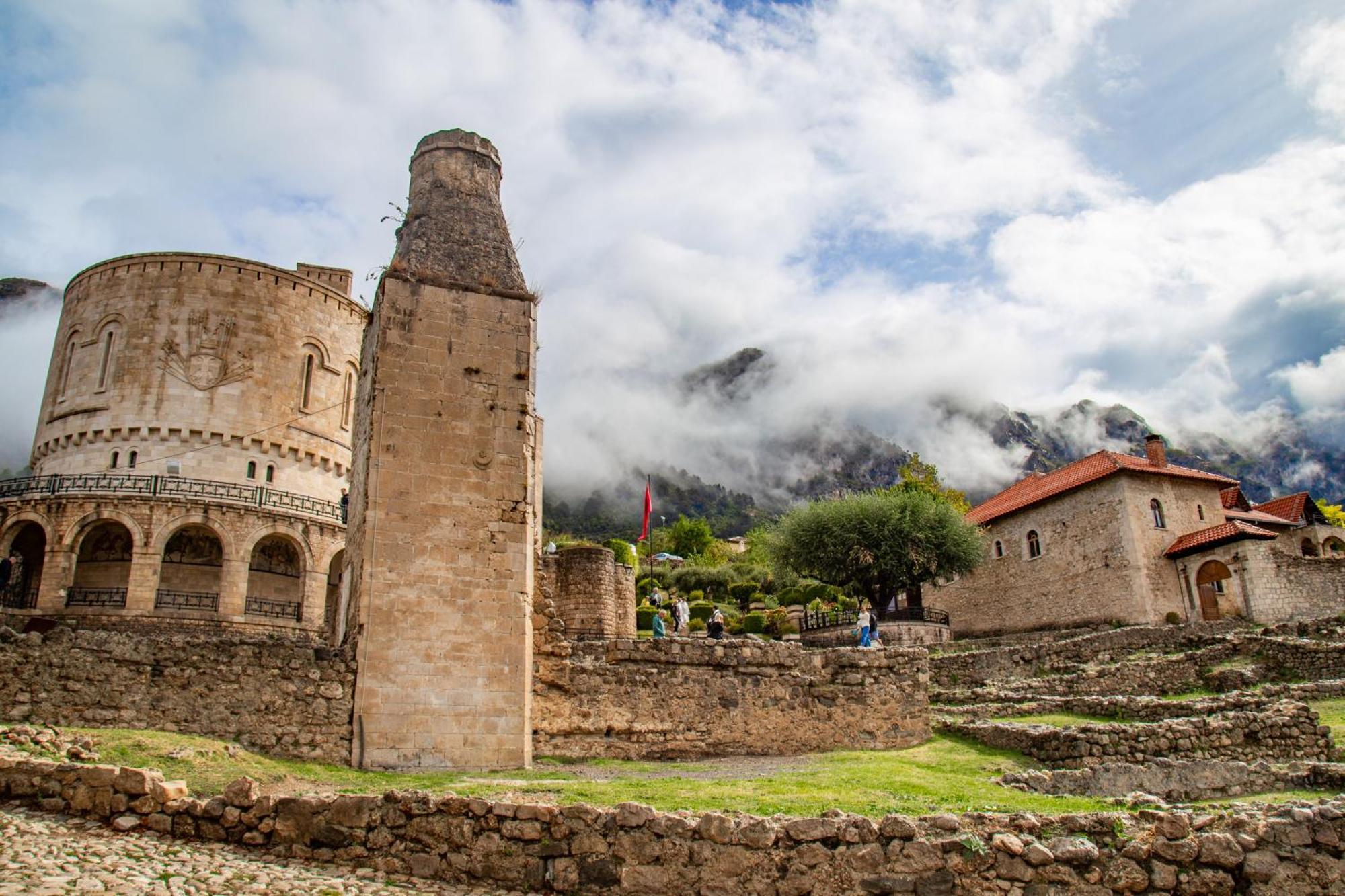 Kruja Albergo Diffuso , Inside Kruja Castle Buitenkant foto