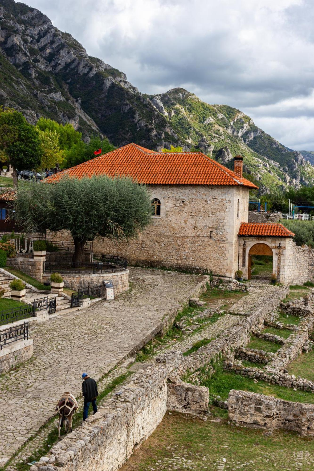 Kruja Albergo Diffuso , Inside Kruja Castle Buitenkant foto